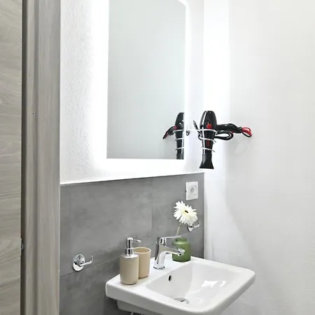 Дом отдыха Izzhome The Breeze